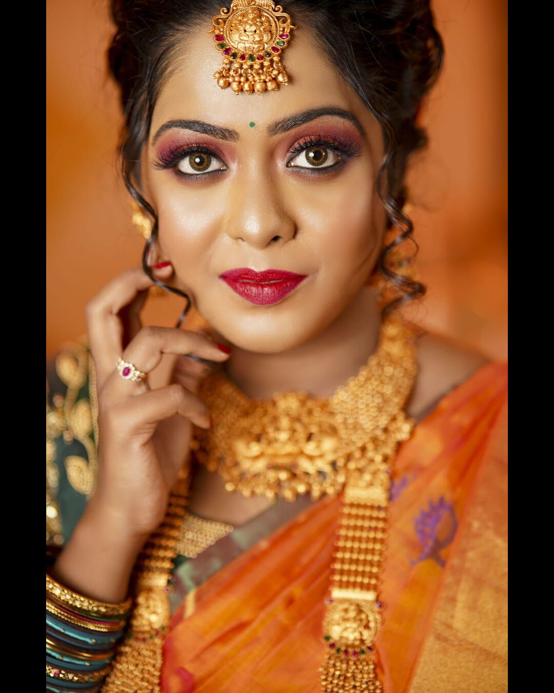 Traditional South Indian bridal makeup close-up with gold jewellery